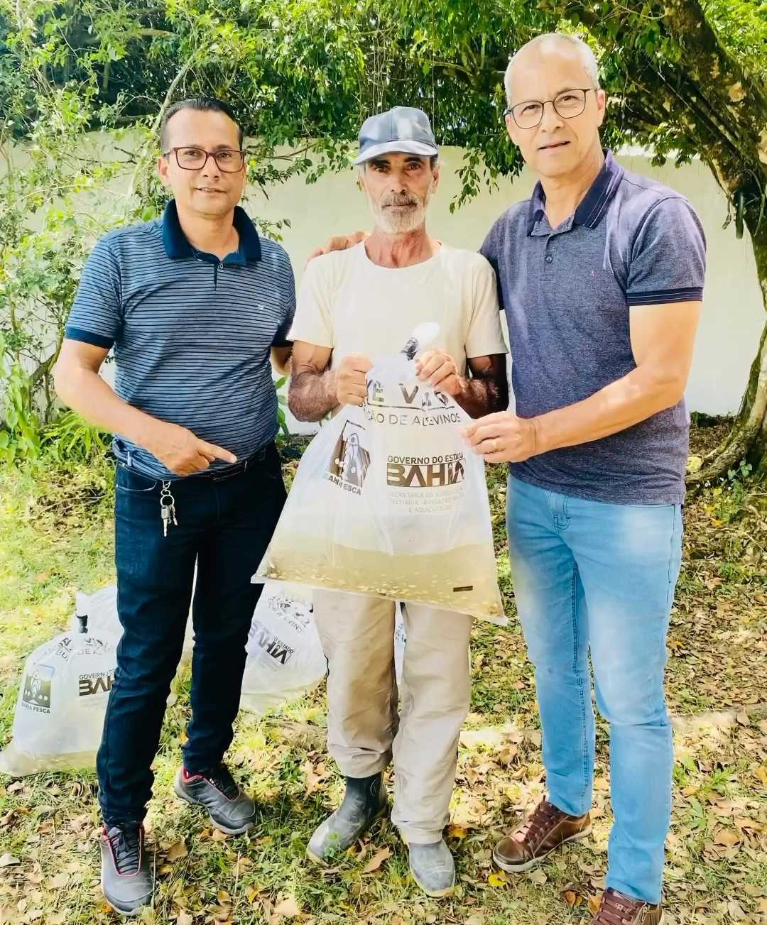 Camacã: Prefeitura entrega 30 mil alevinos da espécie Tambaqui e Tilápia para agricultores 

